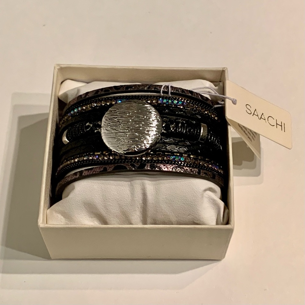 SAACHI Black Optical Stacked Leather Cuff Bracelet Magnetic Clasp Closure